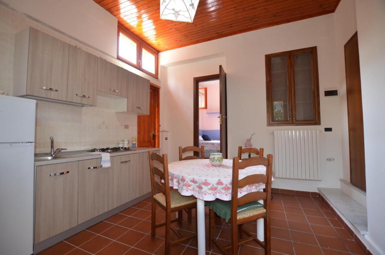 Olindo Apartment E Cristina Apartments ヴィーコ・エクエンセ エクステリア 写真