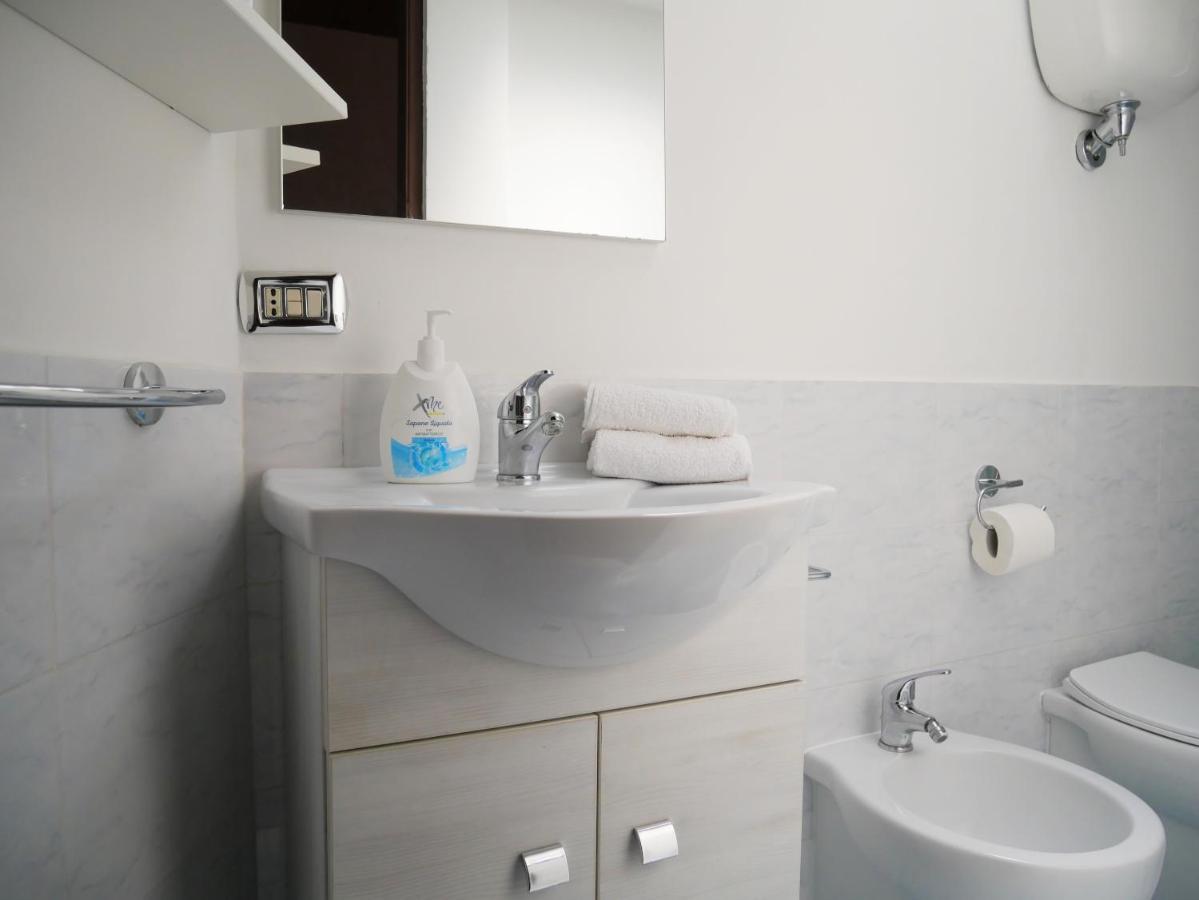 Olindo Apartment E Cristina Apartments ヴィーコ・エクエンセ エクステリア 写真