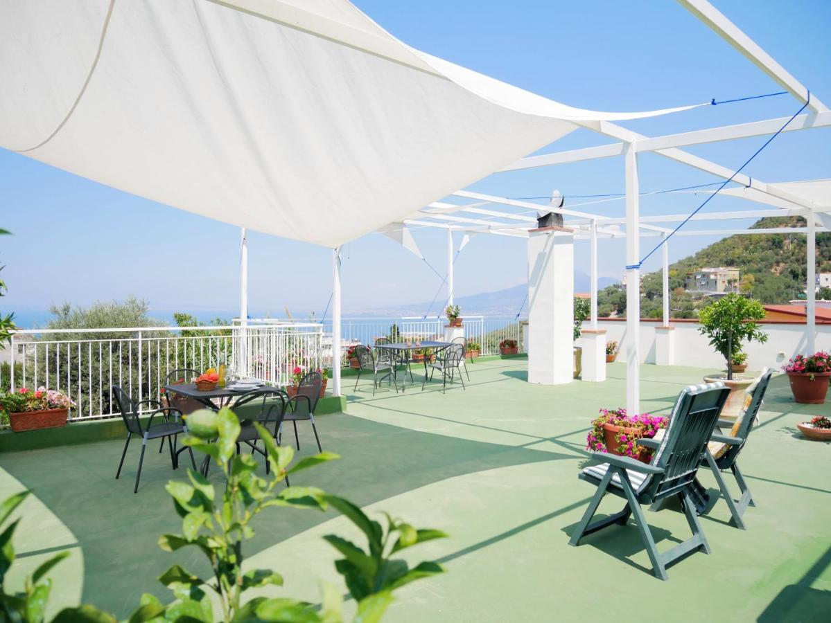 Olindo Apartment E Cristina Apartments ヴィーコ・エクエンセ エクステリア 写真