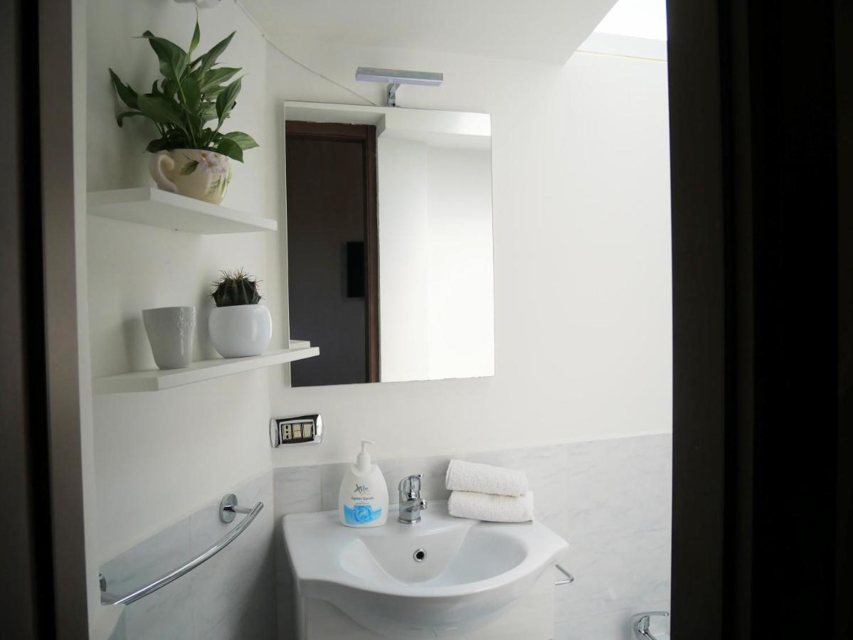 Olindo Apartment E Cristina Apartments ヴィーコ・エクエンセ エクステリア 写真
