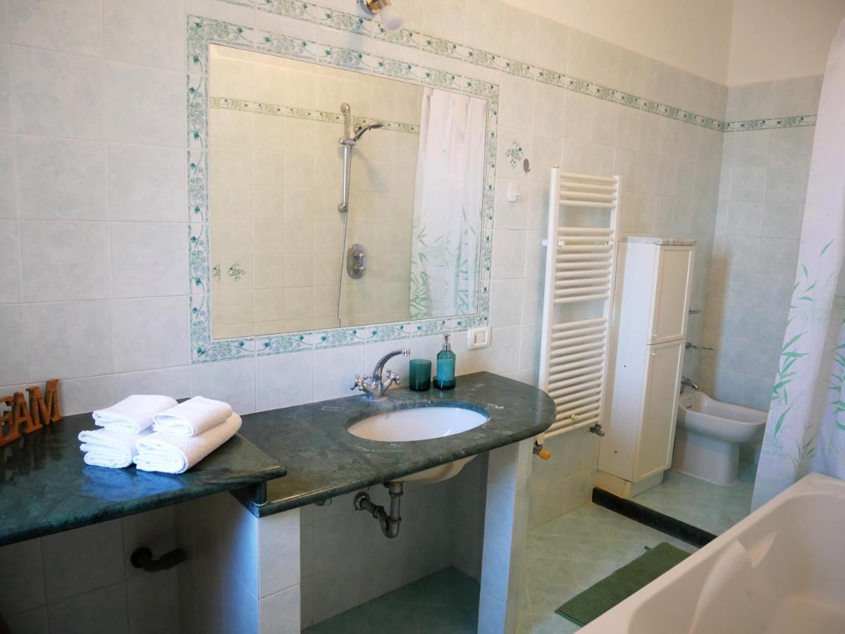 Olindo Apartment E Cristina Apartments ヴィーコ・エクエンセ エクステリア 写真