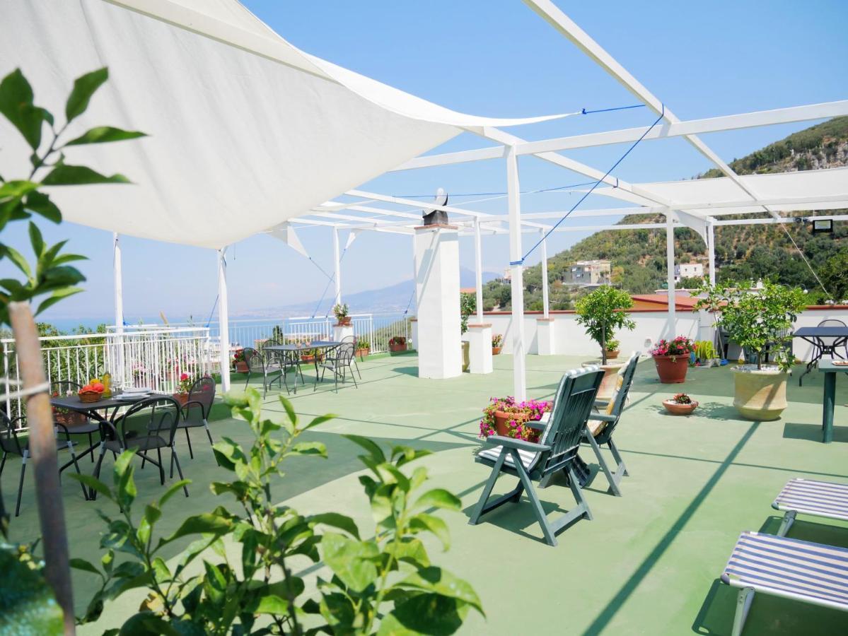 Olindo Apartment E Cristina Apartments ヴィーコ・エクエンセ エクステリア 写真