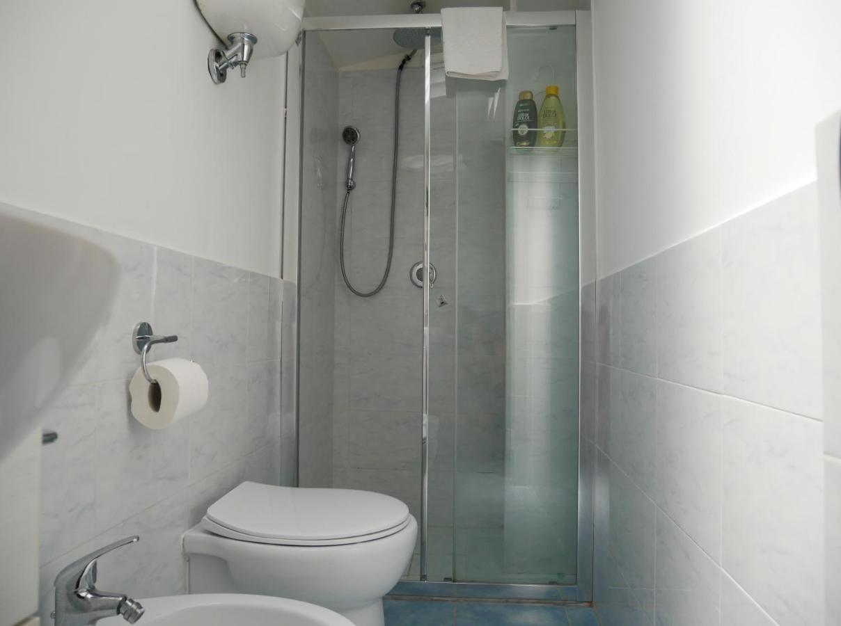 Olindo Apartment E Cristina Apartments ヴィーコ・エクエンセ エクステリア 写真