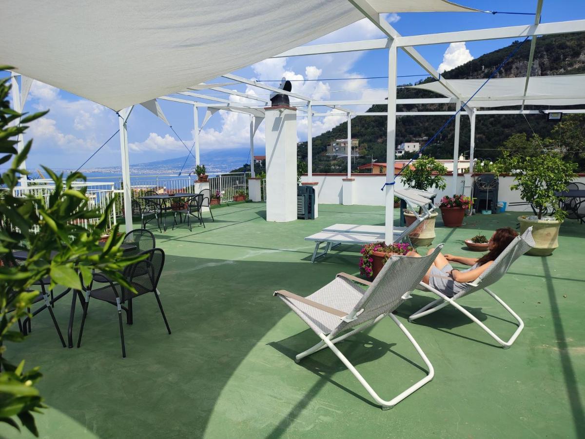 Olindo Apartment E Cristina Apartments ヴィーコ・エクエンセ エクステリア 写真
