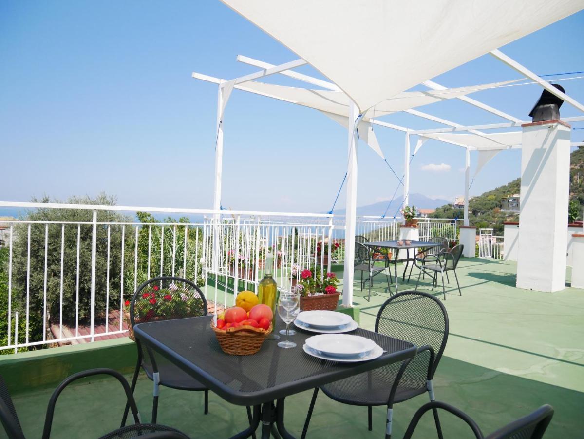 Olindo Apartment E Cristina Apartments ヴィーコ・エクエンセ エクステリア 写真